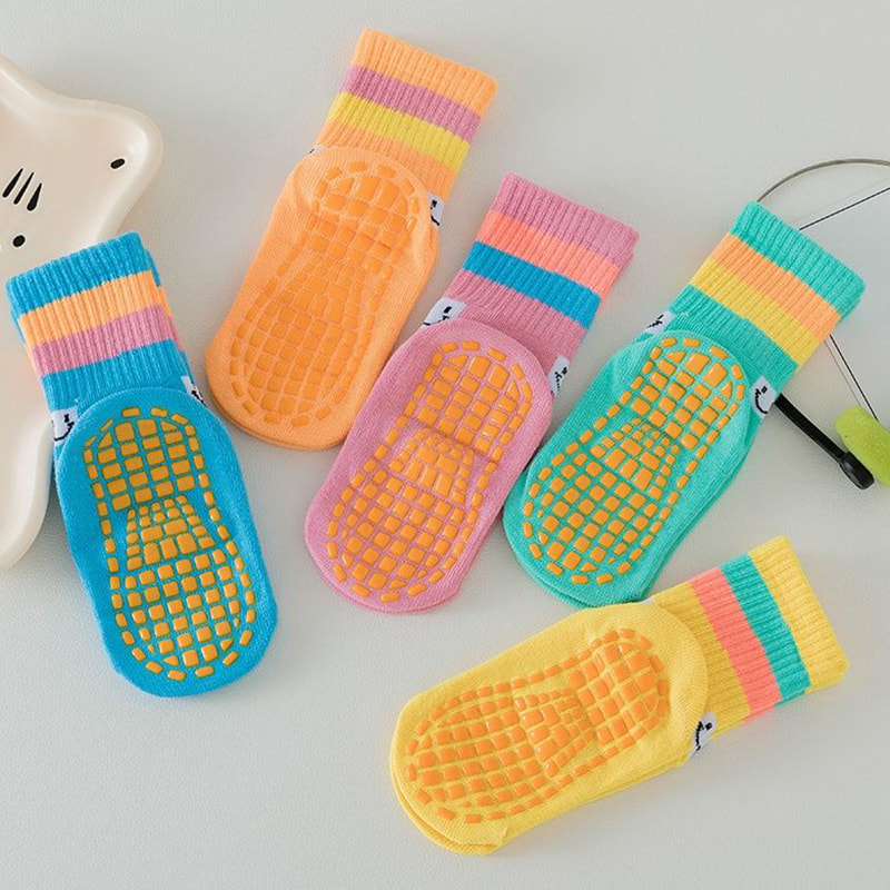 Ikke -slip sokproducenter Engros Mid Tube Trampoline Socks, High Top Early Education Children’s Playgrounds sokker Ikke -slip sokproducenter Engros Mid Tube Trampoline Socks, High Top Early Education Children’s Playgrounds sokker