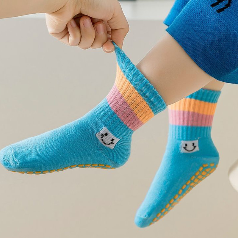 Ikke -slip sokproducenter Engros Mid Tube Trampoline Socks, High Top Early Education Children’s Playgrounds sokker Ikke -slip sokproducenter Engros Mid Tube Trampoline Socks, High Top Early Education Children’s Playgrounds sokker
