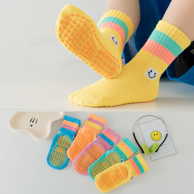 Ikke -slip sokproducenter Engros Mid Tube Trampoline Socks, High Top Early Education Children’s Playgrounds sokker Ikke -slip sokproducenter Engros Mid Tube Trampoline Socks, High Top Early Education Children’s Playgrounds sokker