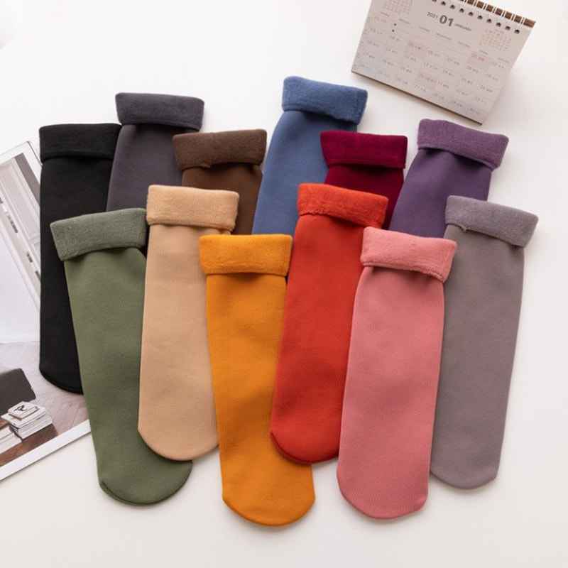 Sokker til børn, mellemsål, efterår og vinter lodrette striber, imiteret cashmere sne sokker, mænds og kvinders tykke fløjl, anti -slip og varme gulvsokker Sokker til børn, mellemsål, efterår og vinter lodrette striber, imiteret cashmere sne sokker, mænds og kvinders tykke fløjl, anti -slip og varme gulvsokker