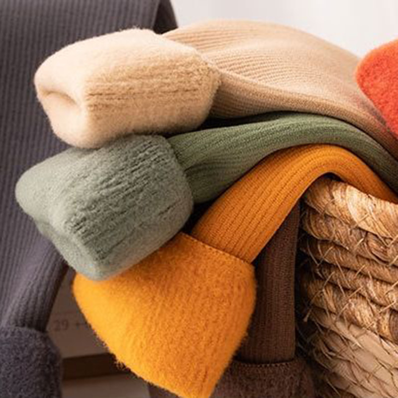 Sokker til børn, mellemsål, efterår og vinter lodrette striber, imiteret cashmere sne sokker, mænds og kvinders tykke fløjl, anti -slip og varme gulvsokker Sokker til børn, mellemsål, efterår og vinter lodrette striber, imiteret cashmere sne sokker, mænds og kvinders tykke fløjl, anti -slip og varme gulvsokker